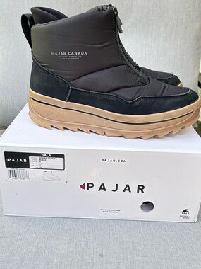 Ladies Winter Boots size 9